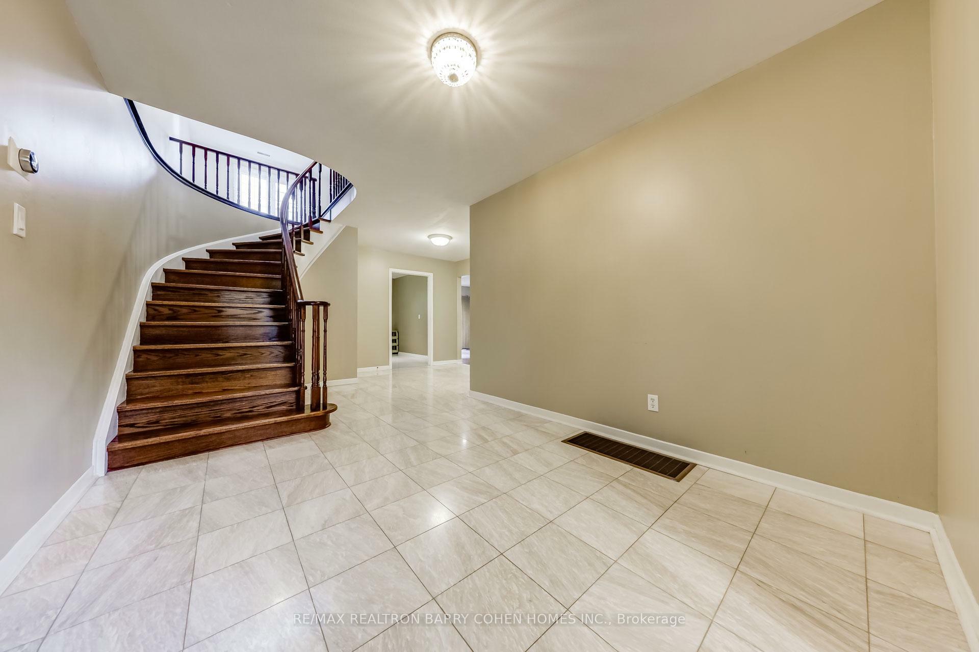 Property Photo: 68 Abbeywood Trail ON M3B 3B5