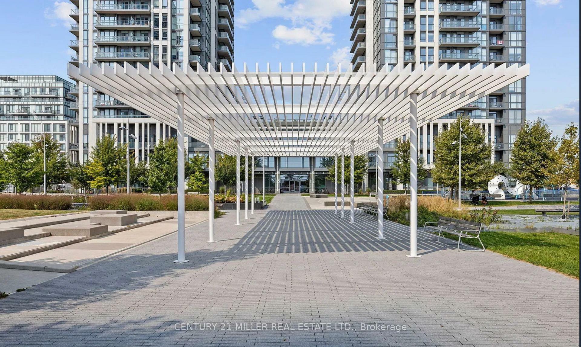 Photo de la propriété: 15 Zorra Street 1307 ON M8Z 4Z6