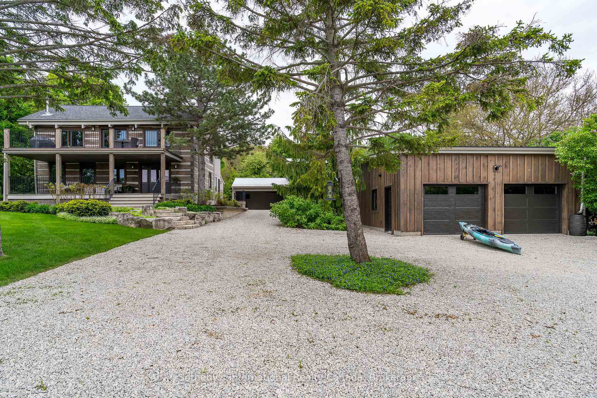 Property Photo: 116 Lakeshore Road E ON L9Y 0N2