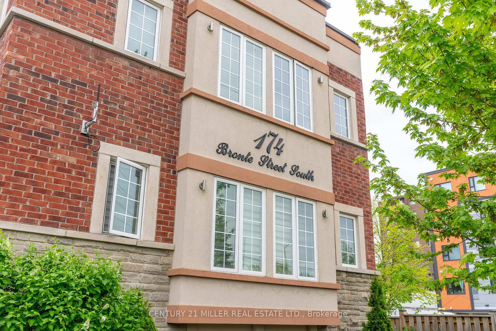 Property Photo: 174 Bronte Street S 202 ON L9T 1Y8
