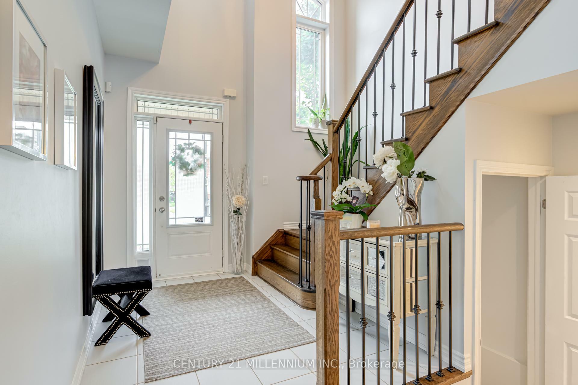 Property Photo: 100 Kempenfelt Trail ON L7A 0A7