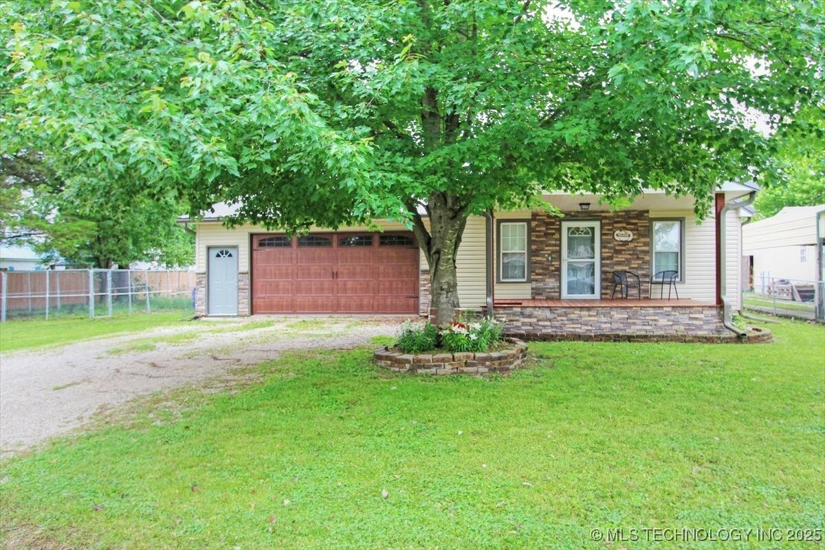 Property Photo: 410 Shawnee Street OK 74072