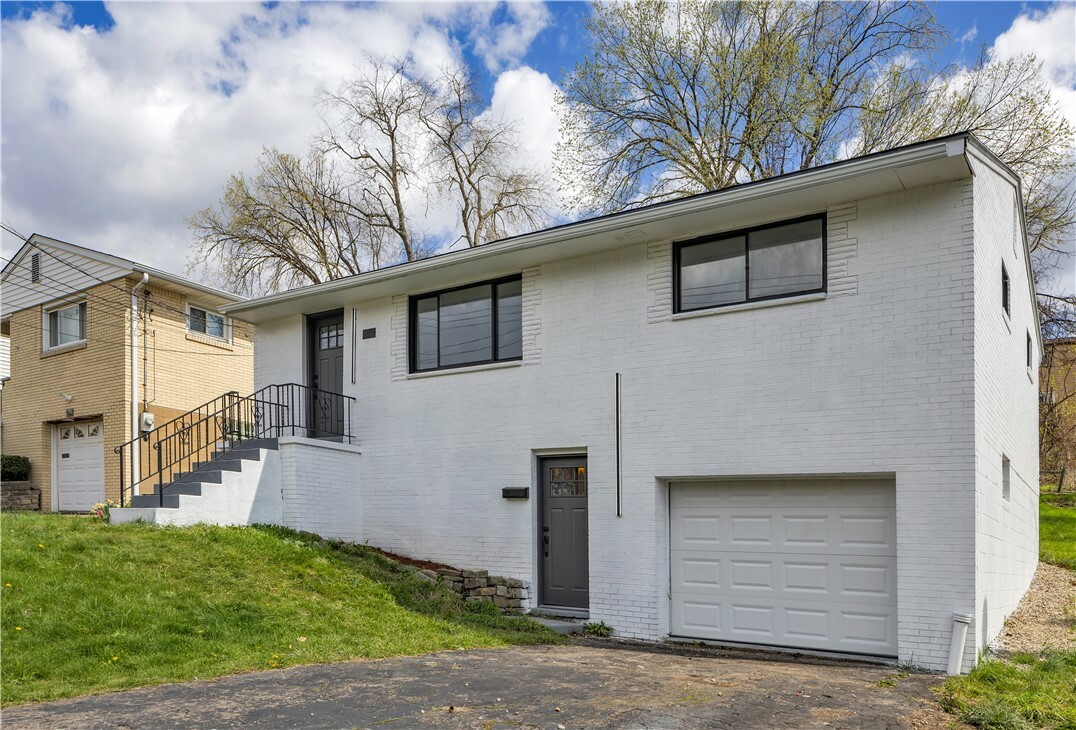 Property Photo: 5725 Keefe St PA 15207