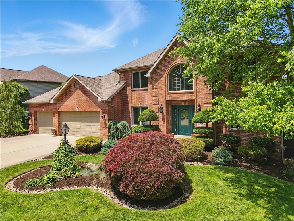 Property Photo:  807 Rembrandt Cir  PA 15642 