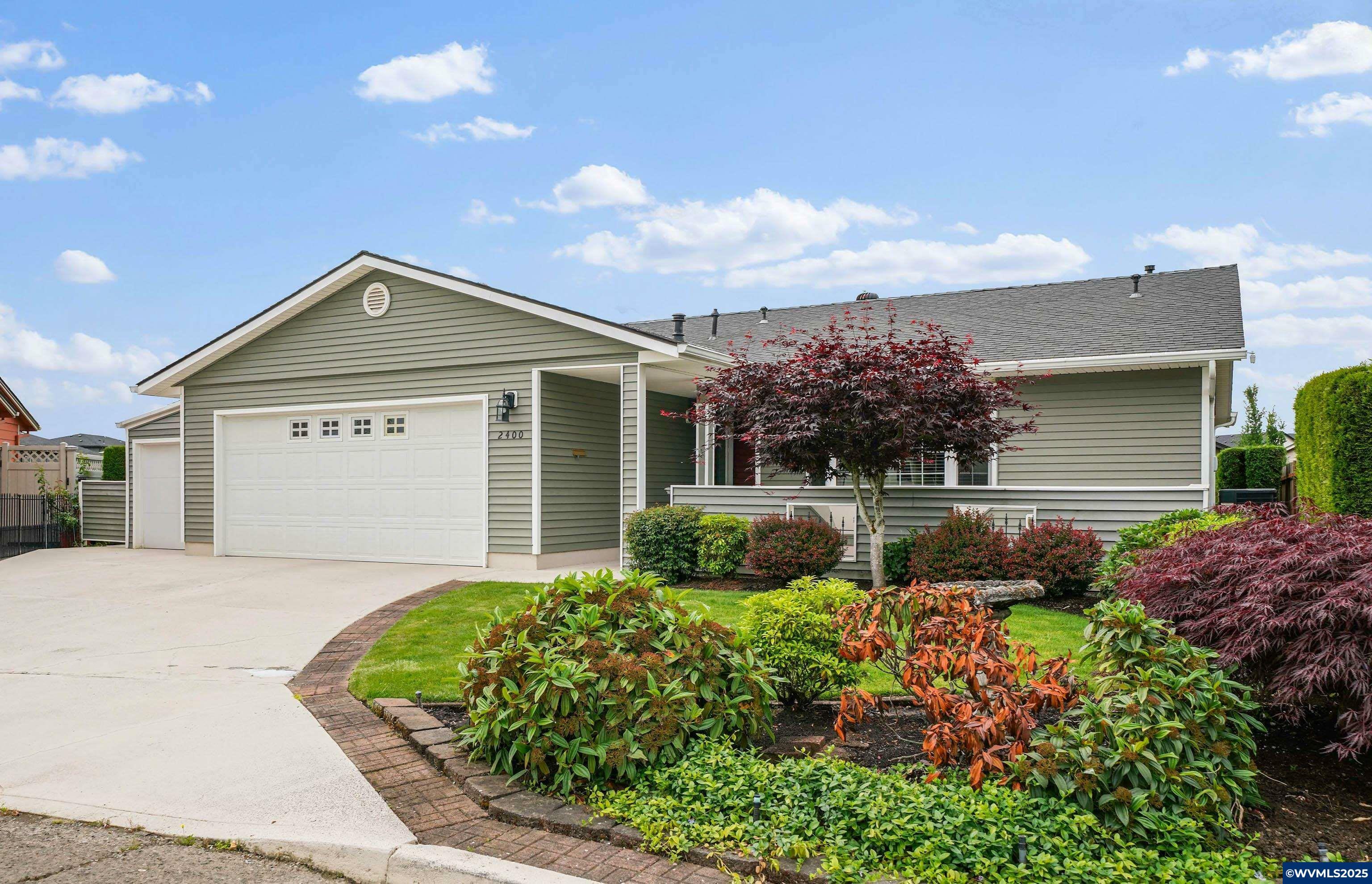 Property Photo: 2400 Santiam Dr W OR 97071