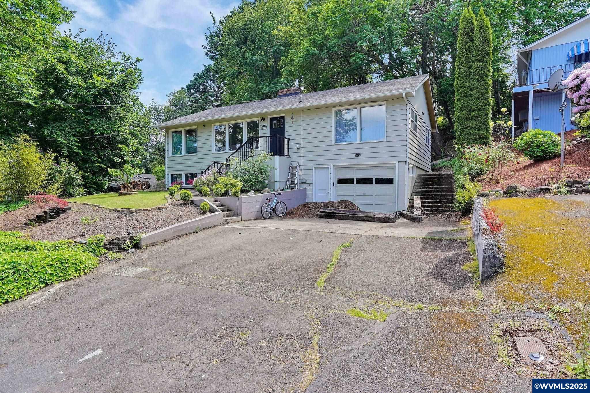 Property Photo: 259 Stoneway Dr NW OR 97304