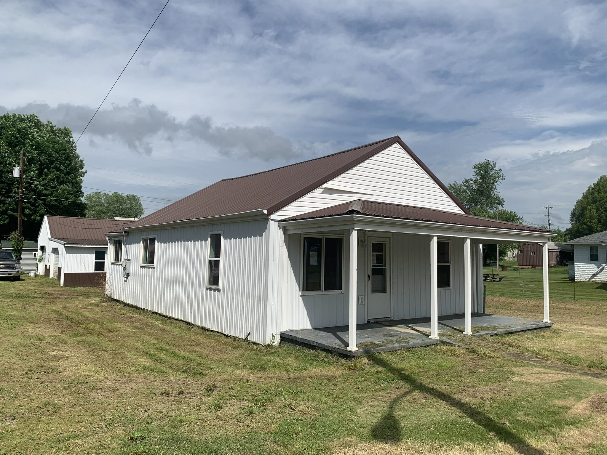 Property Photo: 901 Eastern Avenue KY 41183