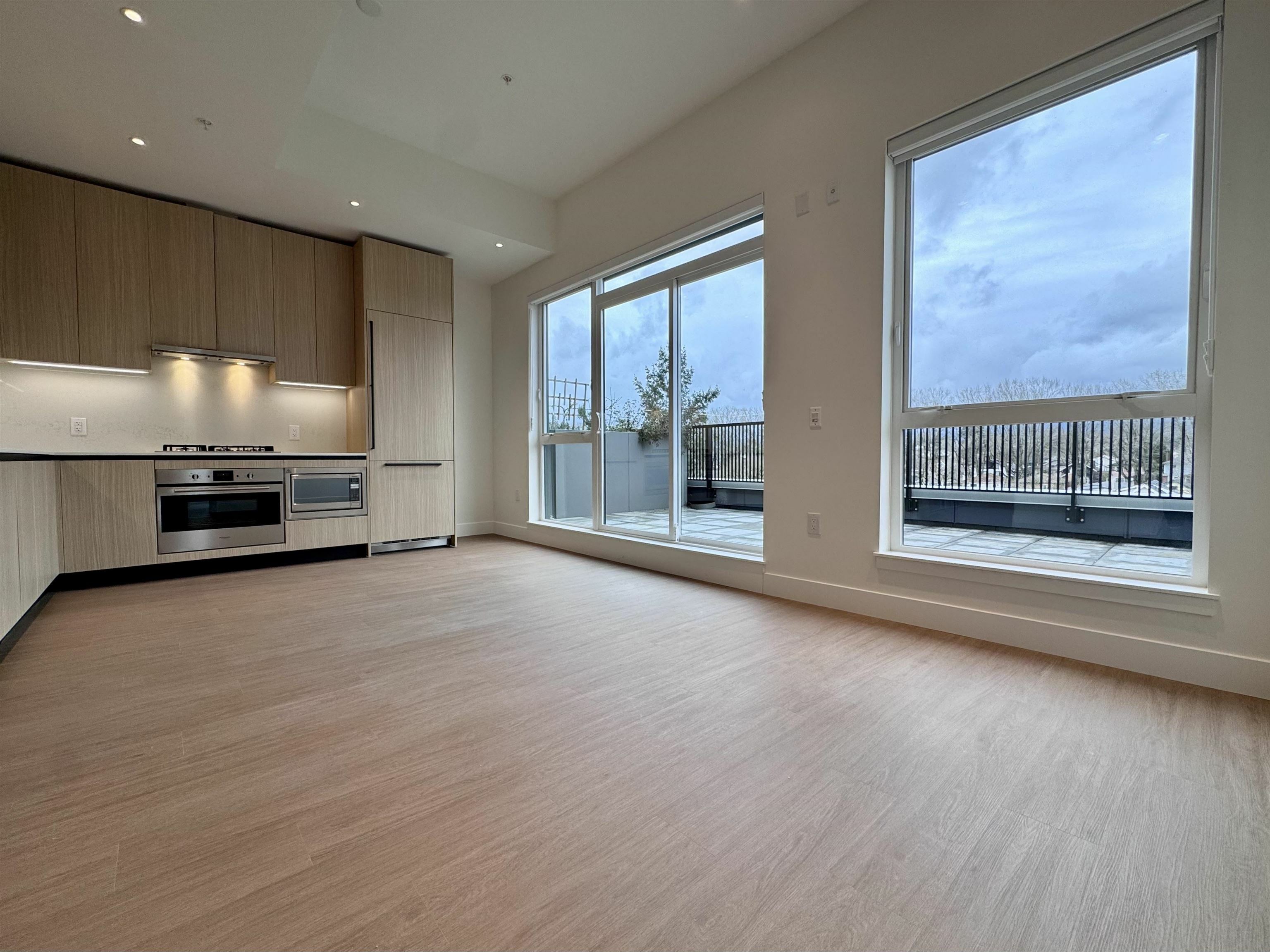 Property Photo: 2235 E Broadway 601 BC V5N 0J5