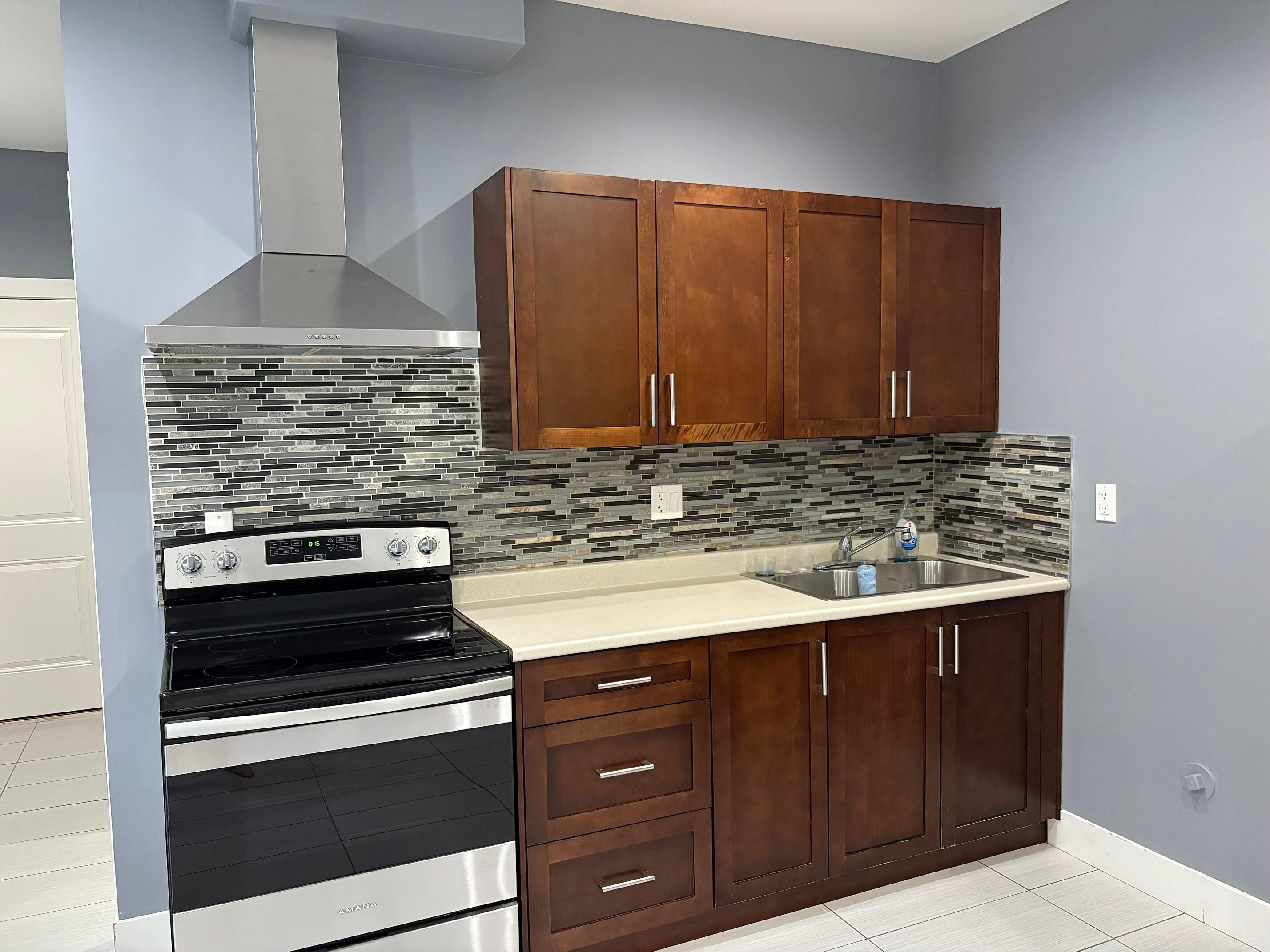 Photo de la propriété:  1309 Ewen Avenue  BC V3M 5E6 