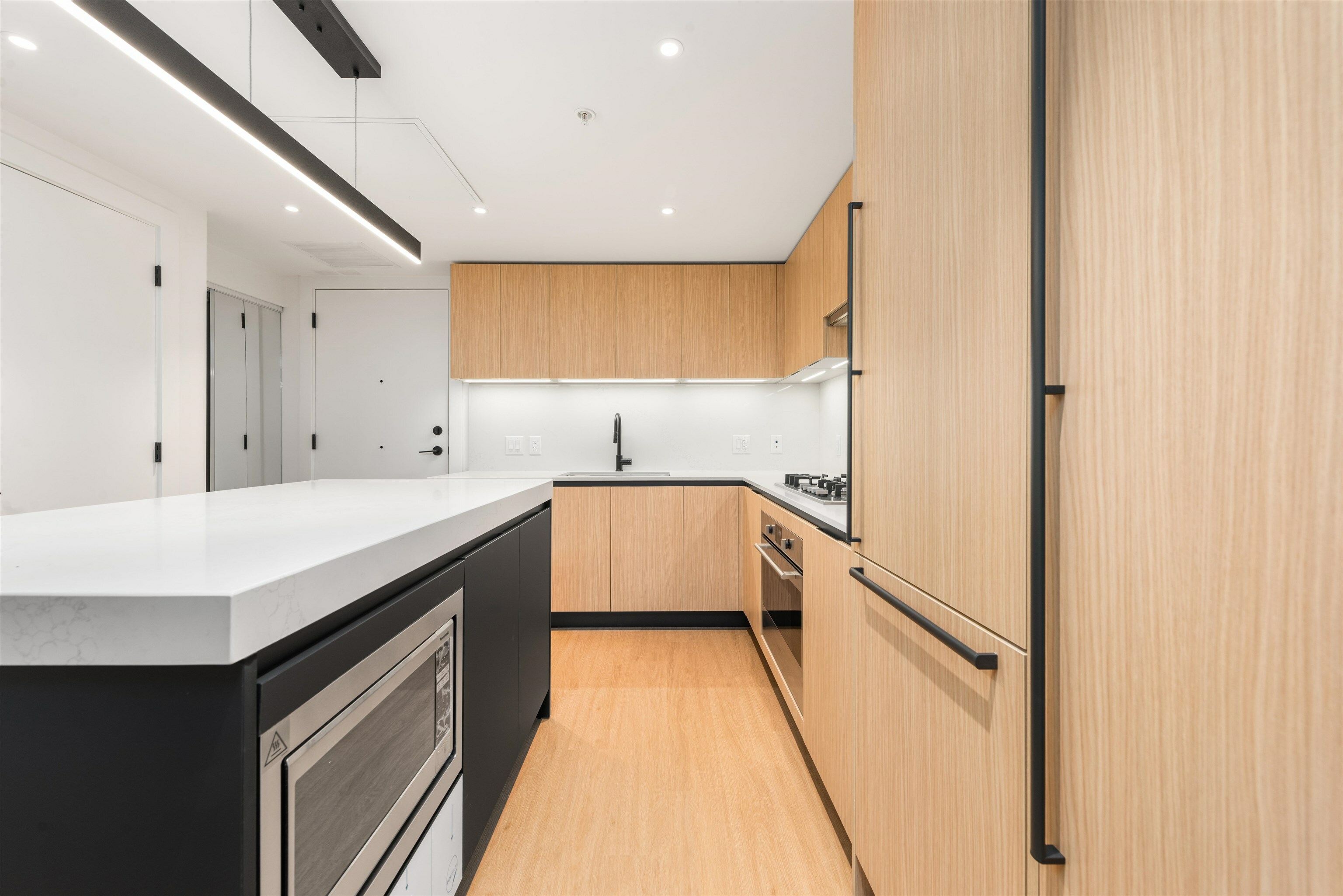 Property Photo: 2235 E Broadway 203 BC V5N 0J5