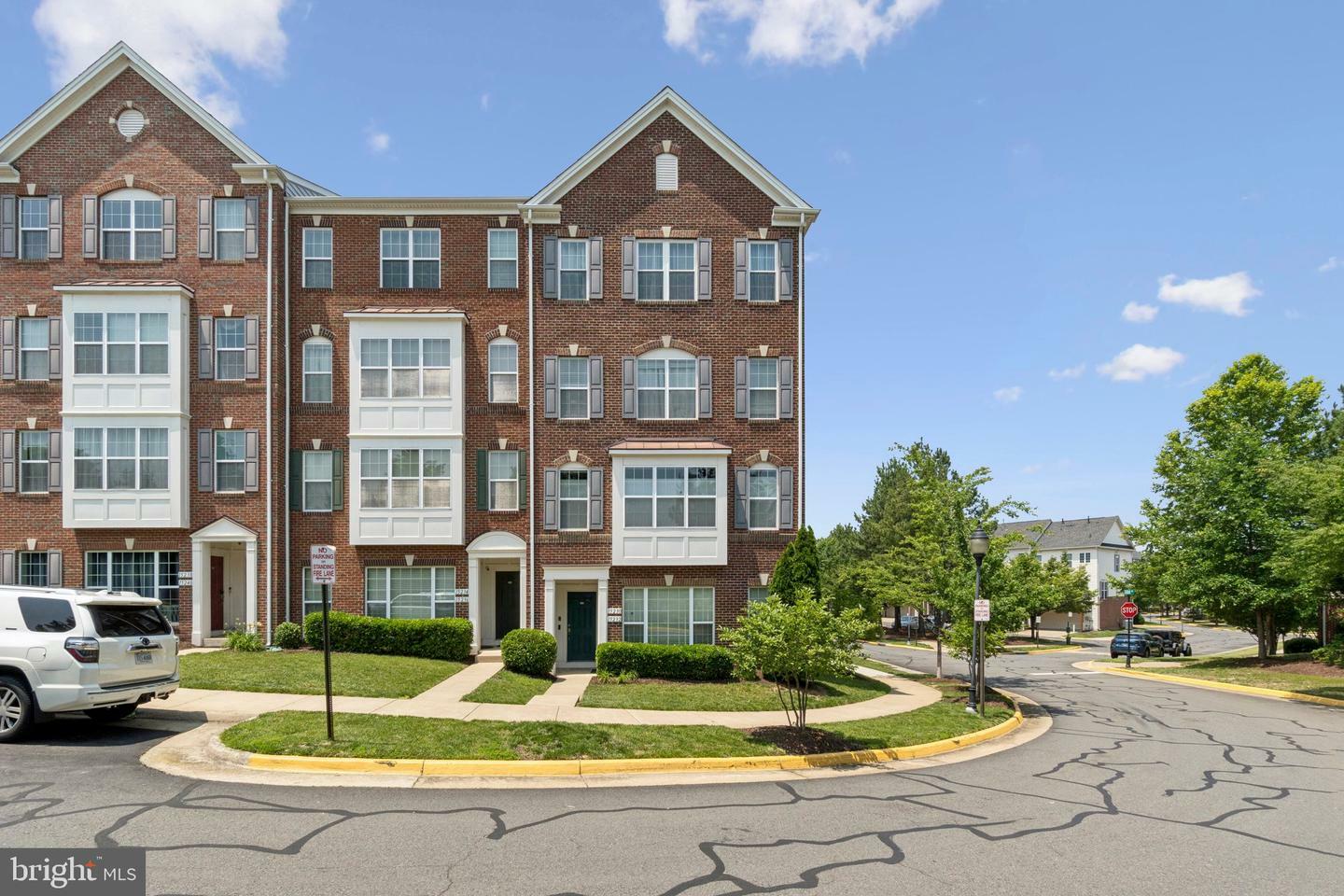 Property Photo: 15232 Torbay Way 159 VA 22191