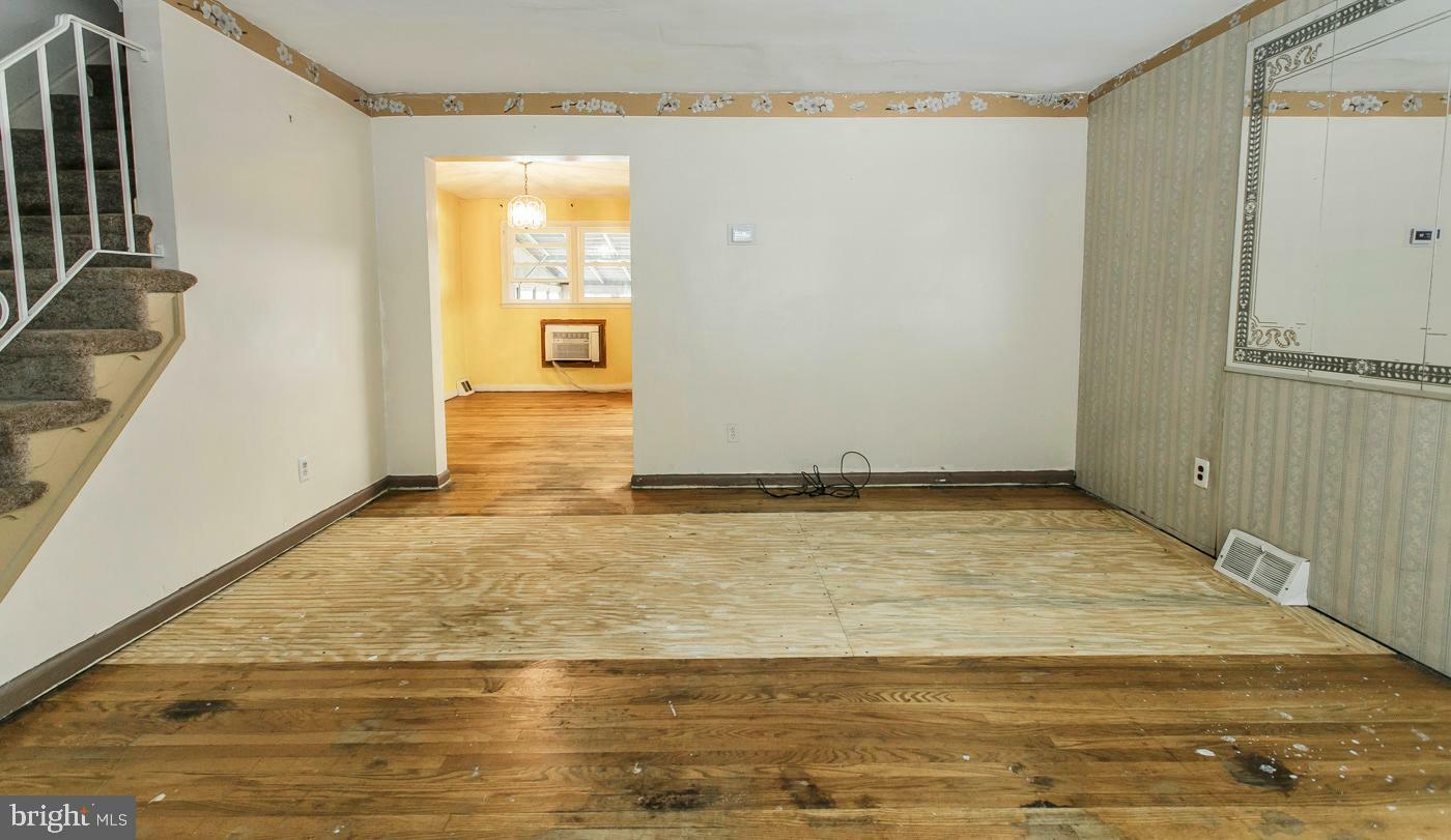 Property Photo: 1120 E 8th Street 121 PA 19022