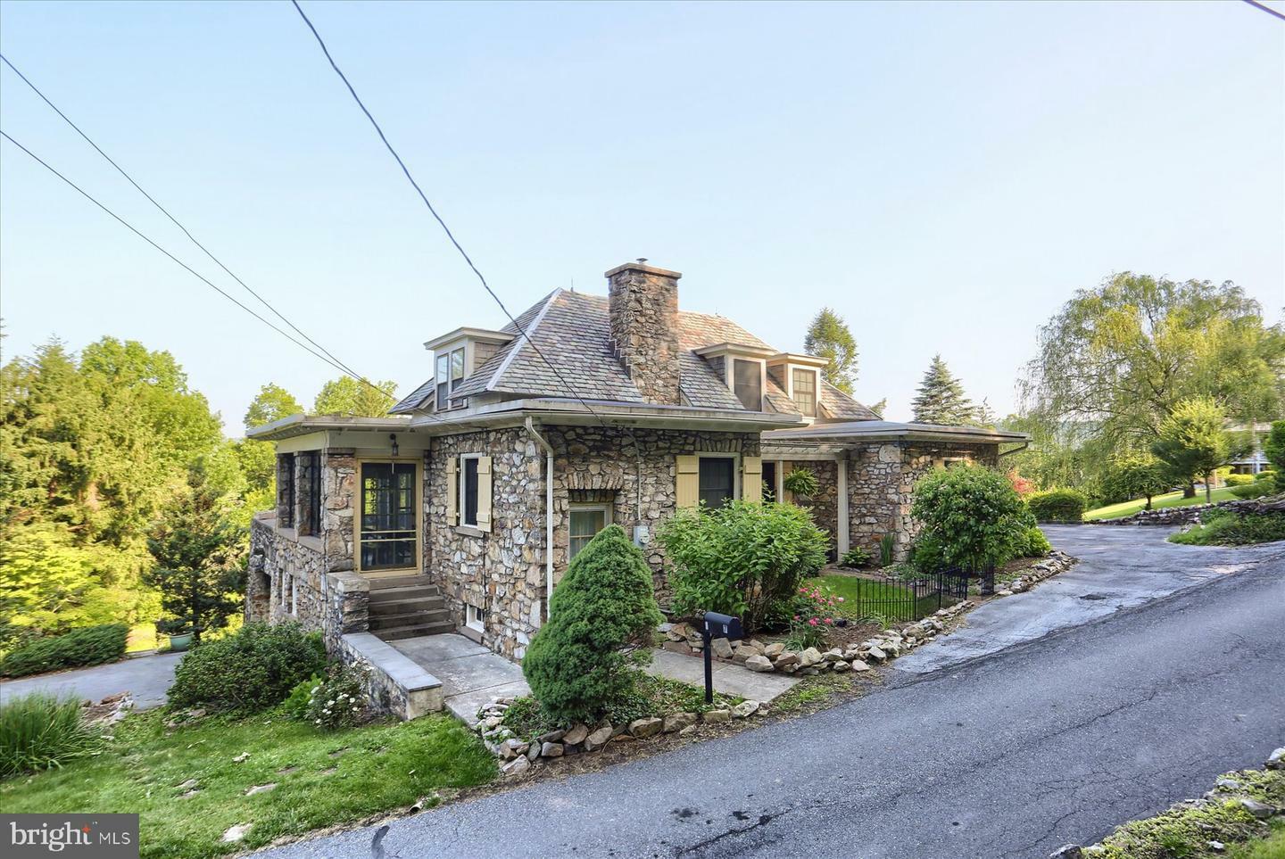 Property Photo:  7 Hillside Road  PA 17018 