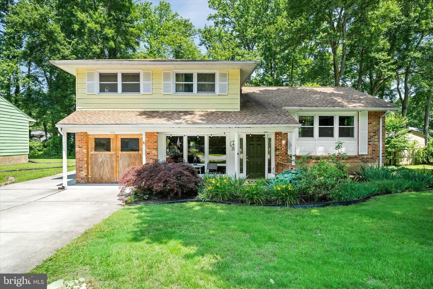 Property Photo: 39 Cornwall Drive DE 19711