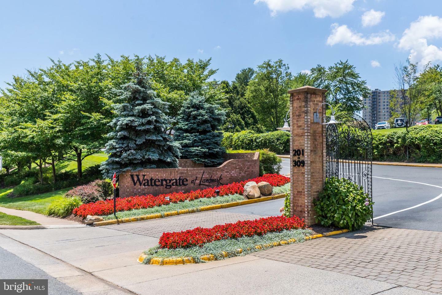 Property Photo: 307 Yoakum Parkway 519 VA 22304