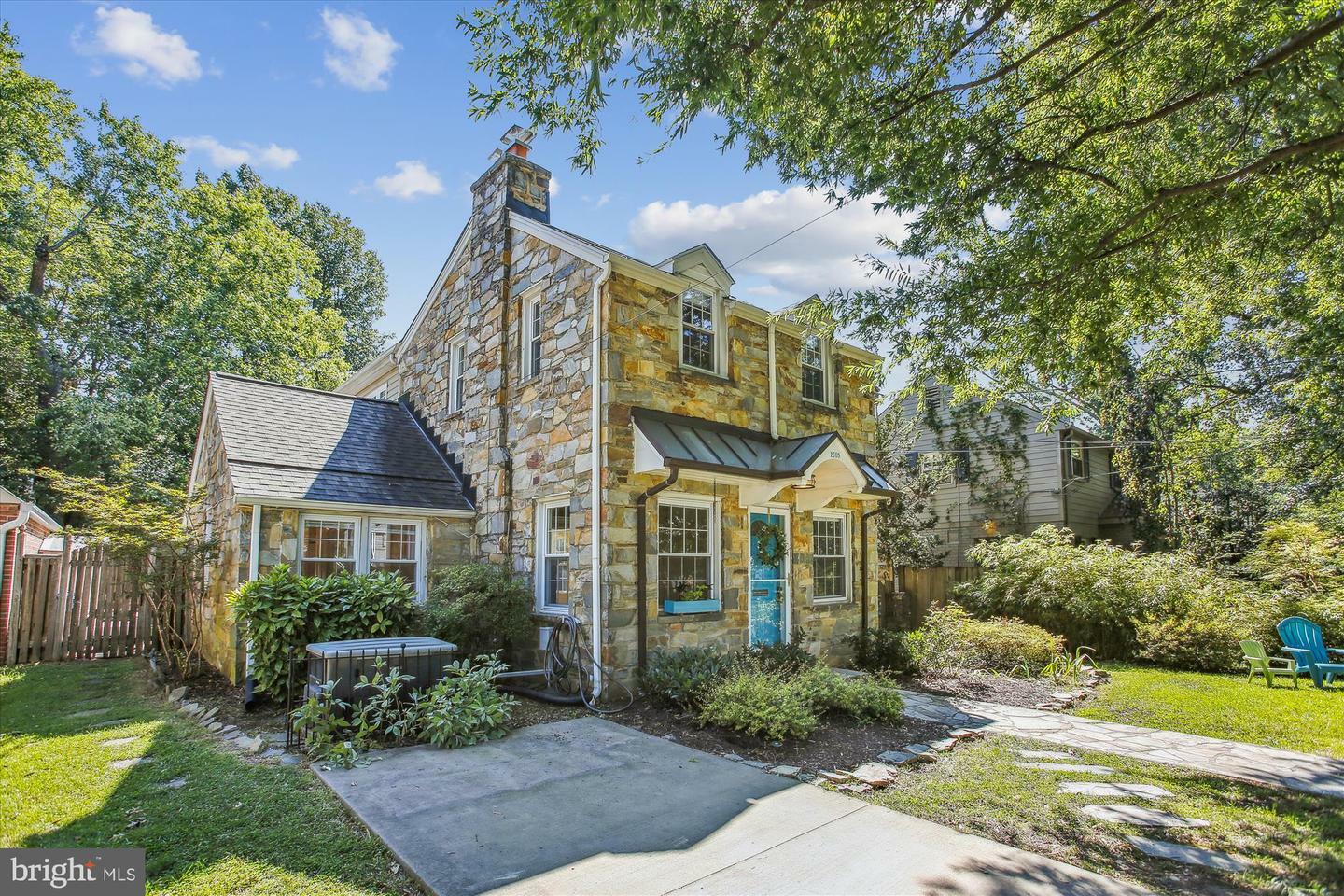 Property Photo: 2605 Ridge Road Drive VA 22302