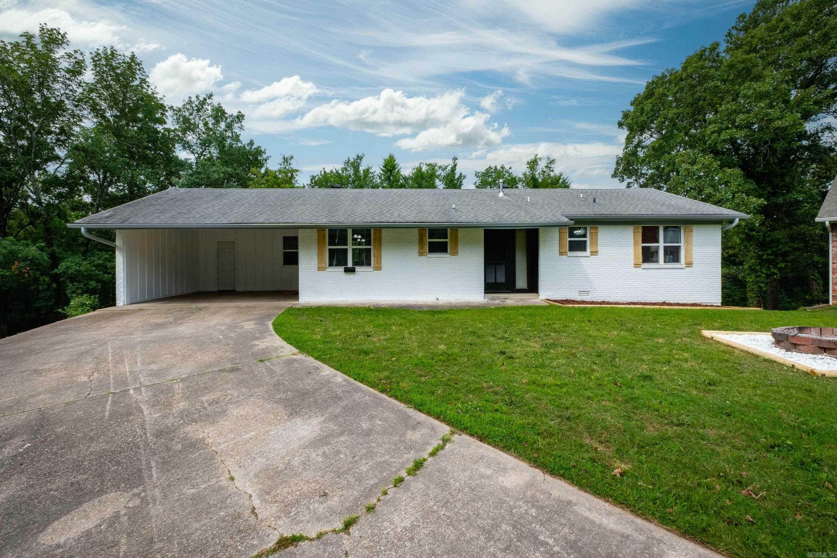 Property Photo: 4605 N Cedar AR 72116