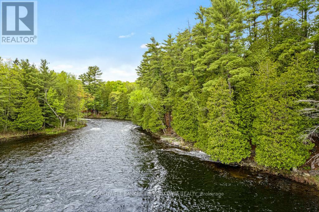 Property Photo: 1036 Palmerston Crescent ON K0H 2R0