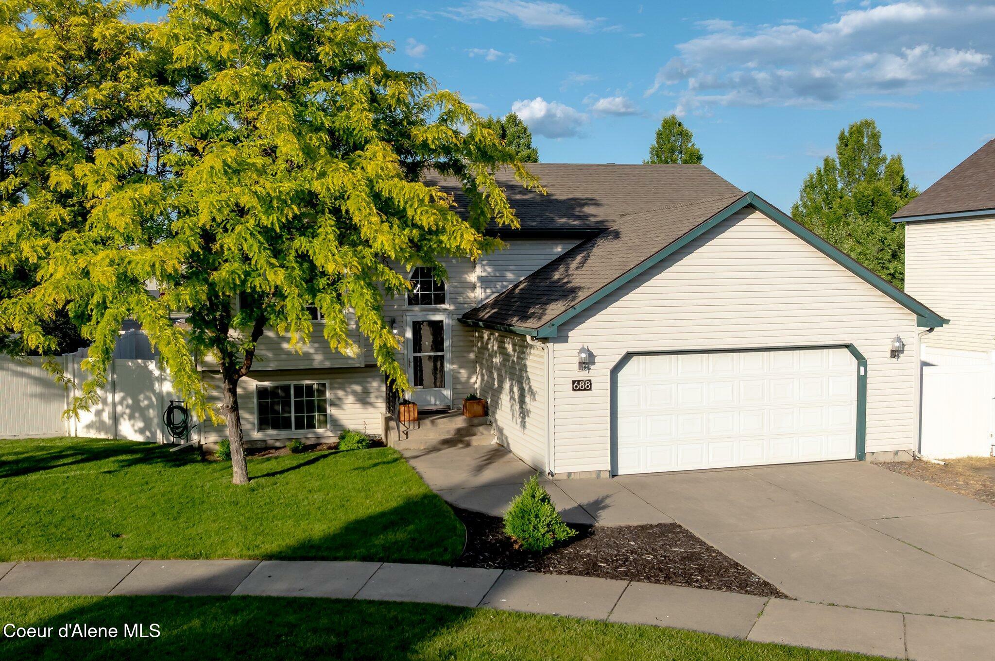 Property Photo: 688 N Sparklewood Ct ID 83854