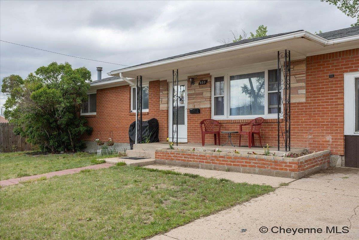 Property Photo: 857 Cleveland Ave WY 82001