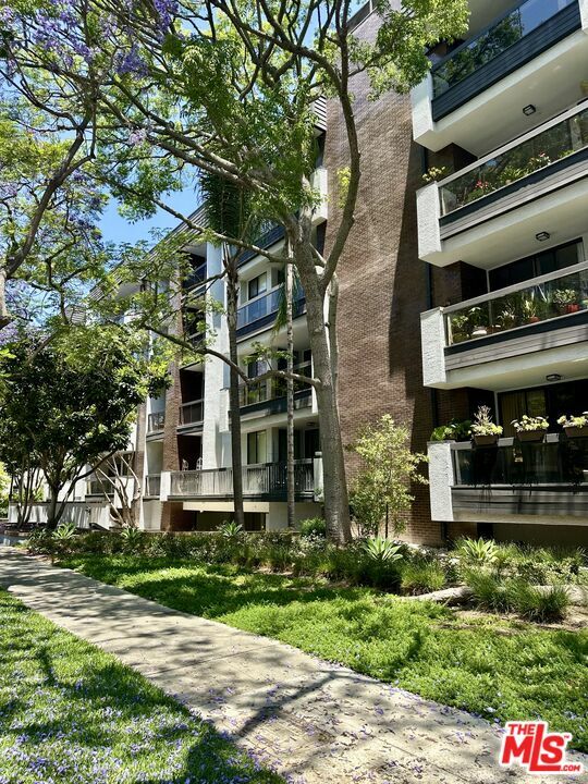 Property Photo: 324 N Palm Dr CA 90210