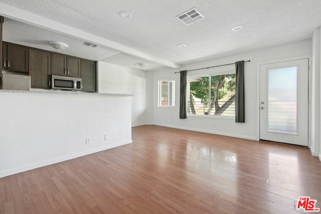 Property Photo: 6612 De Longpre Ave CA 90028