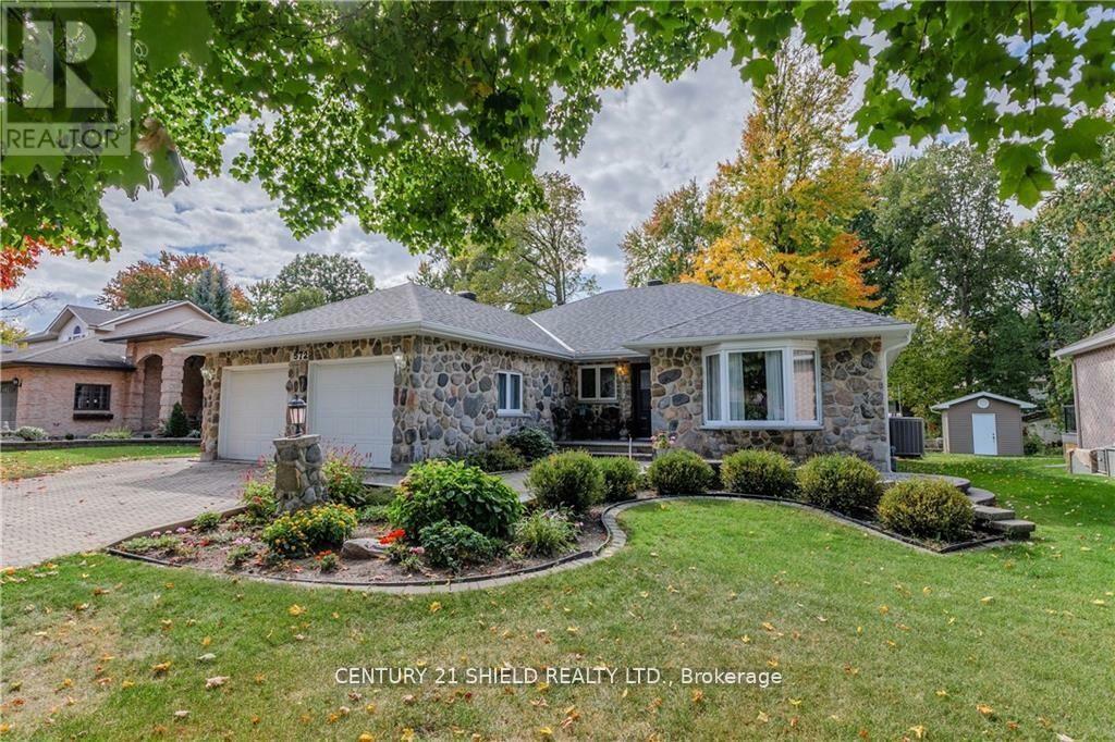 Property Photo: 572 Dean Drive ON K6H 6Z6