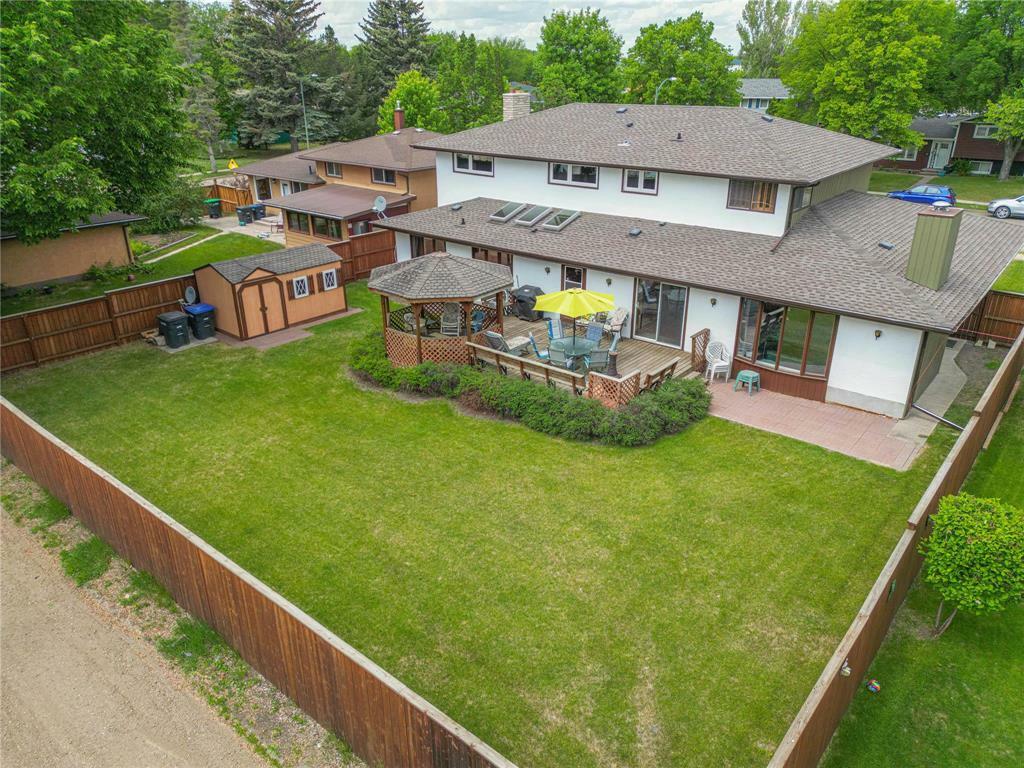 Property Photo:  56 Almond Crescent  MB R7B 4B3 