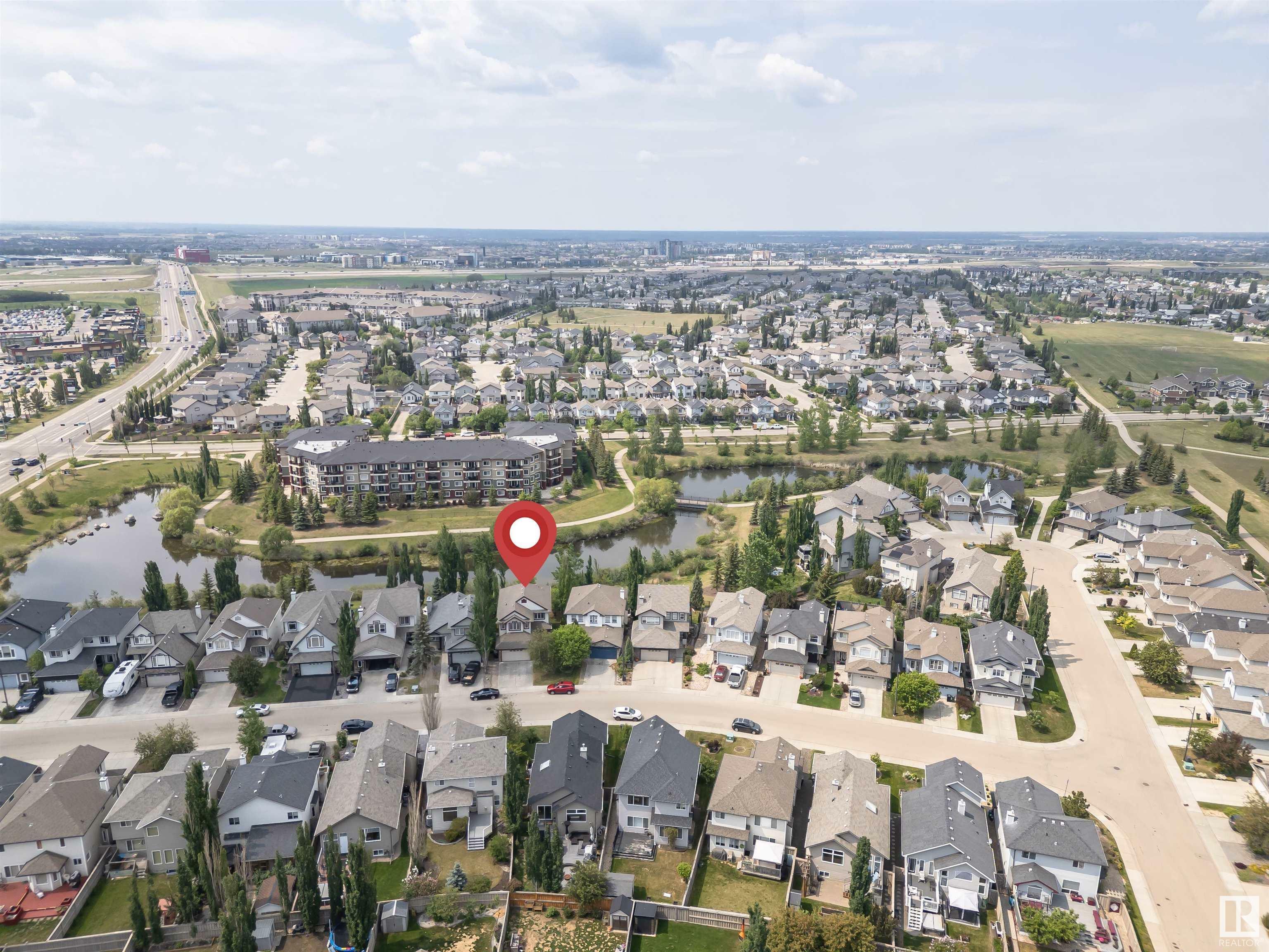 Photo de la propriété: 7363 Singer Way NW AB T6R 3S1