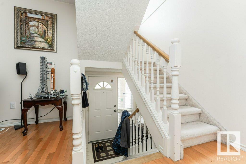 Photo de la propriété:  11115 9 Avenue NW 124  AB T6J 6Z1 