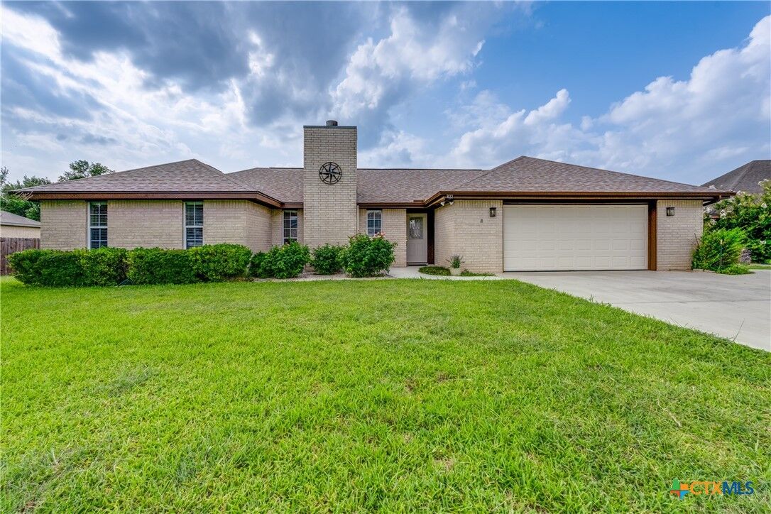 Property Photo:  832 Saint James  TX 78155 
