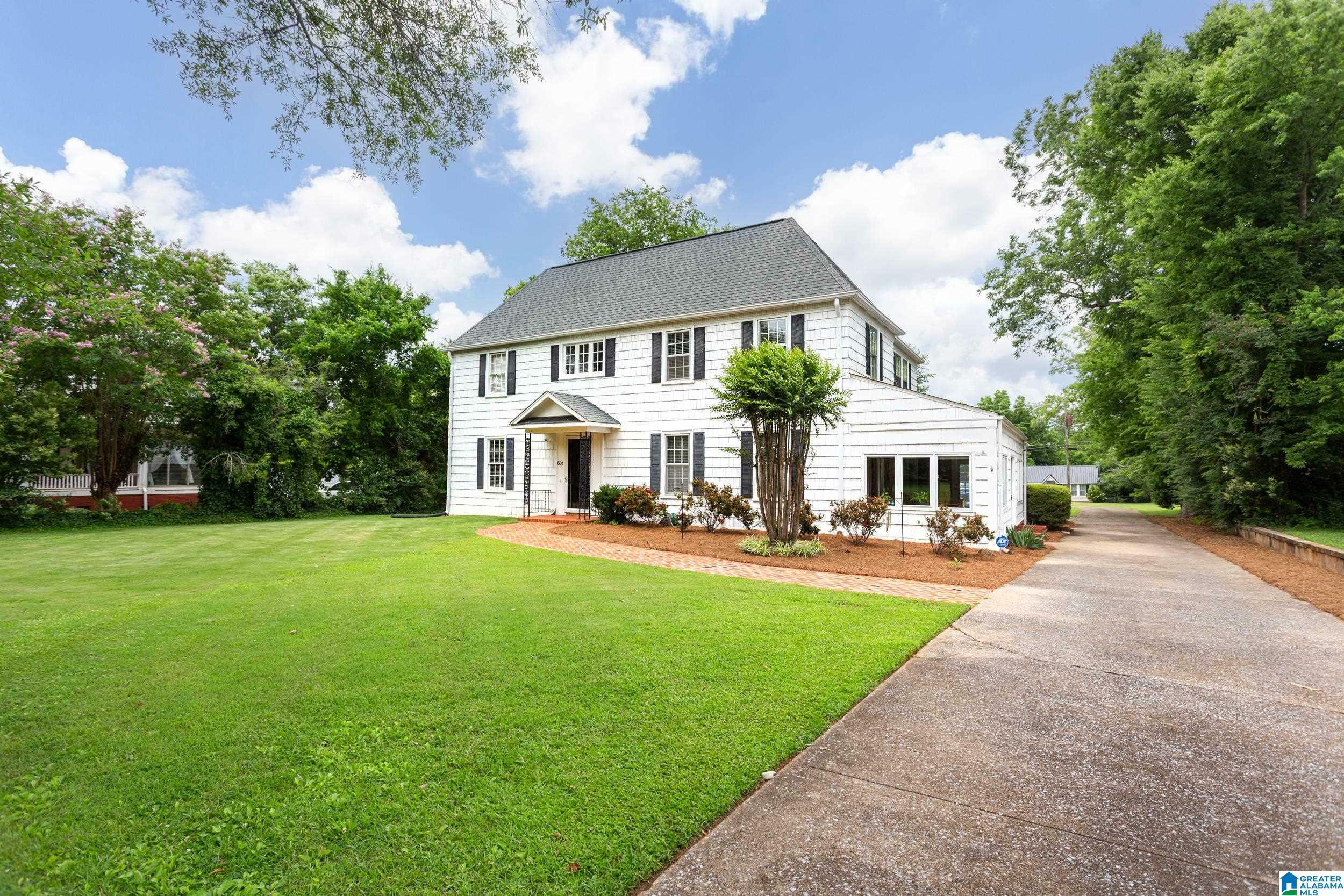 Property Photo: 604 South Street AL 35160