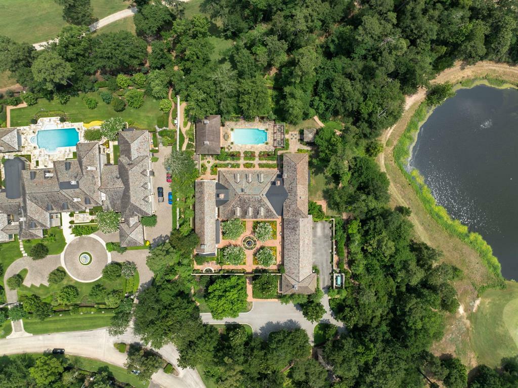 Property Photo: 2 Grand Colonial Drive TX 77382