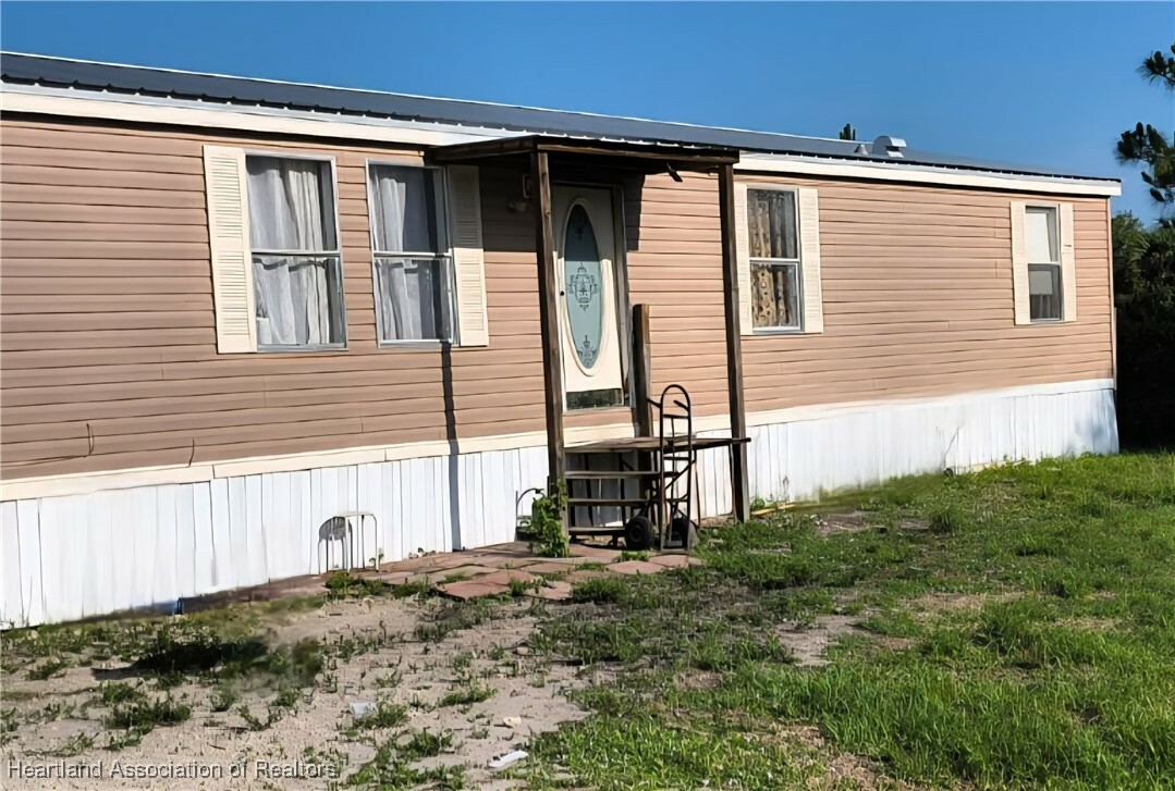 Property Photo:  120 N Fronda Street  FL 33440 