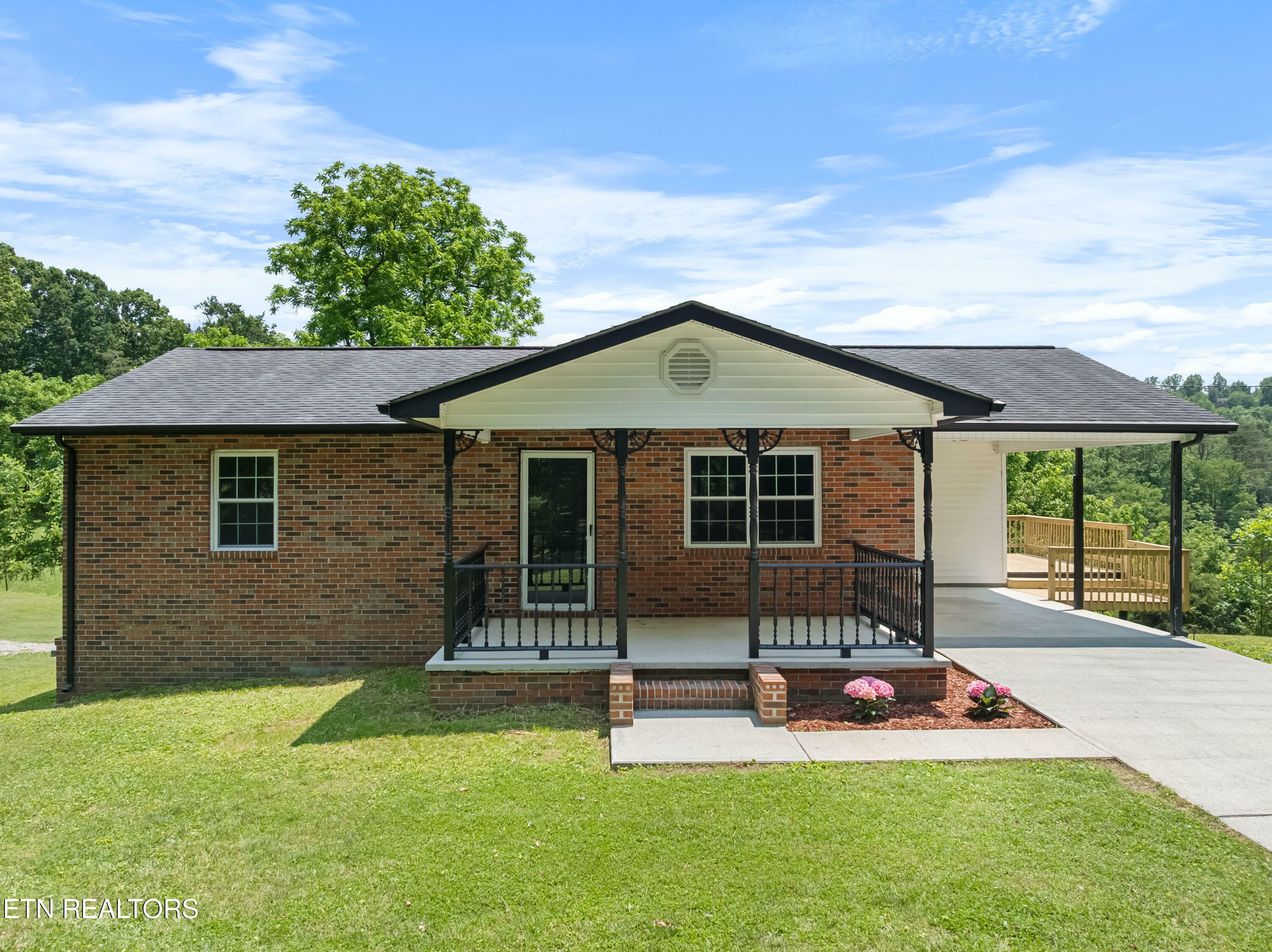 Property Photo: 695 Mt Paran Loop TN 37757