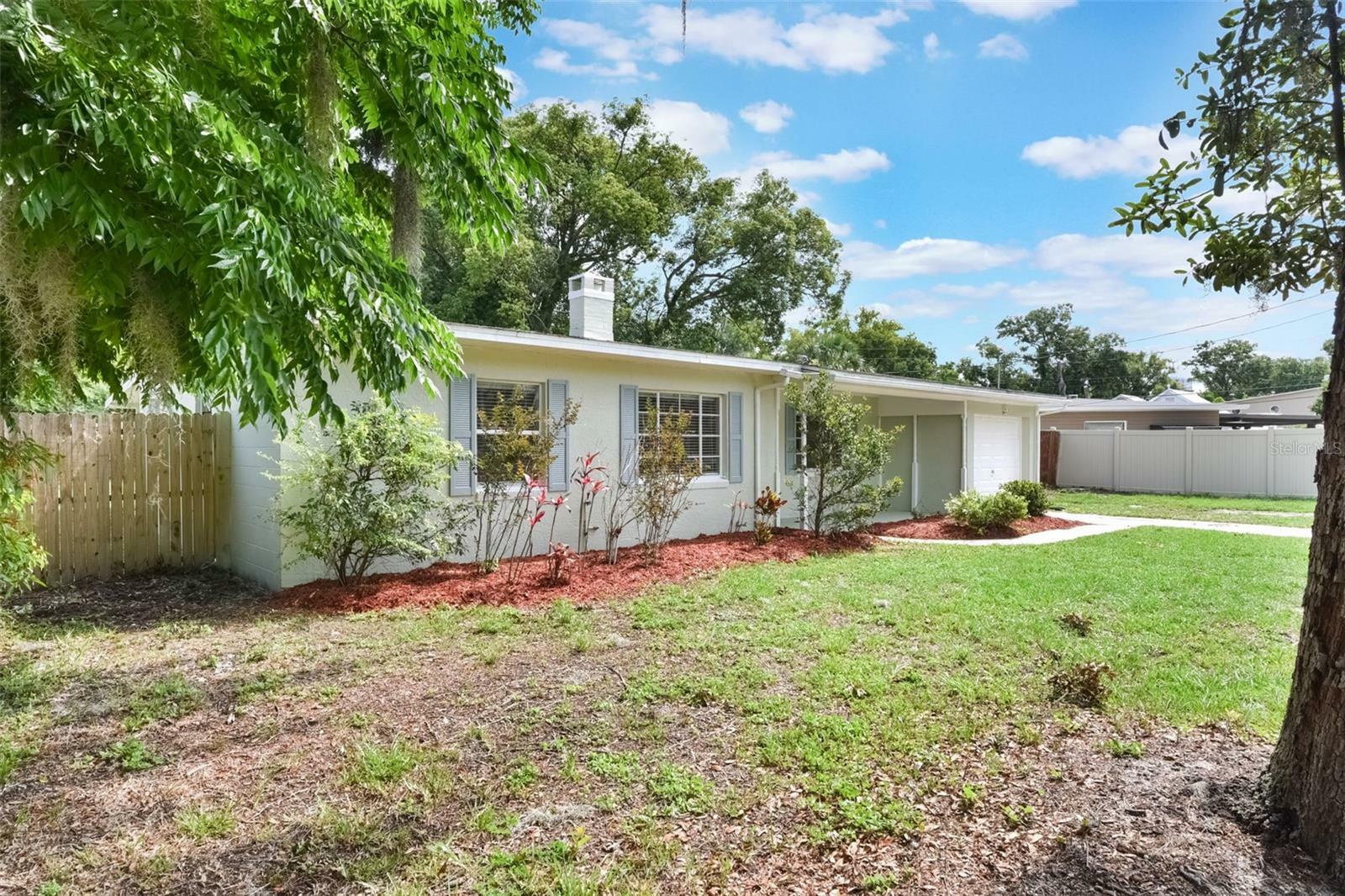 Property Photo: 315 W 11th Avenue FL 32757