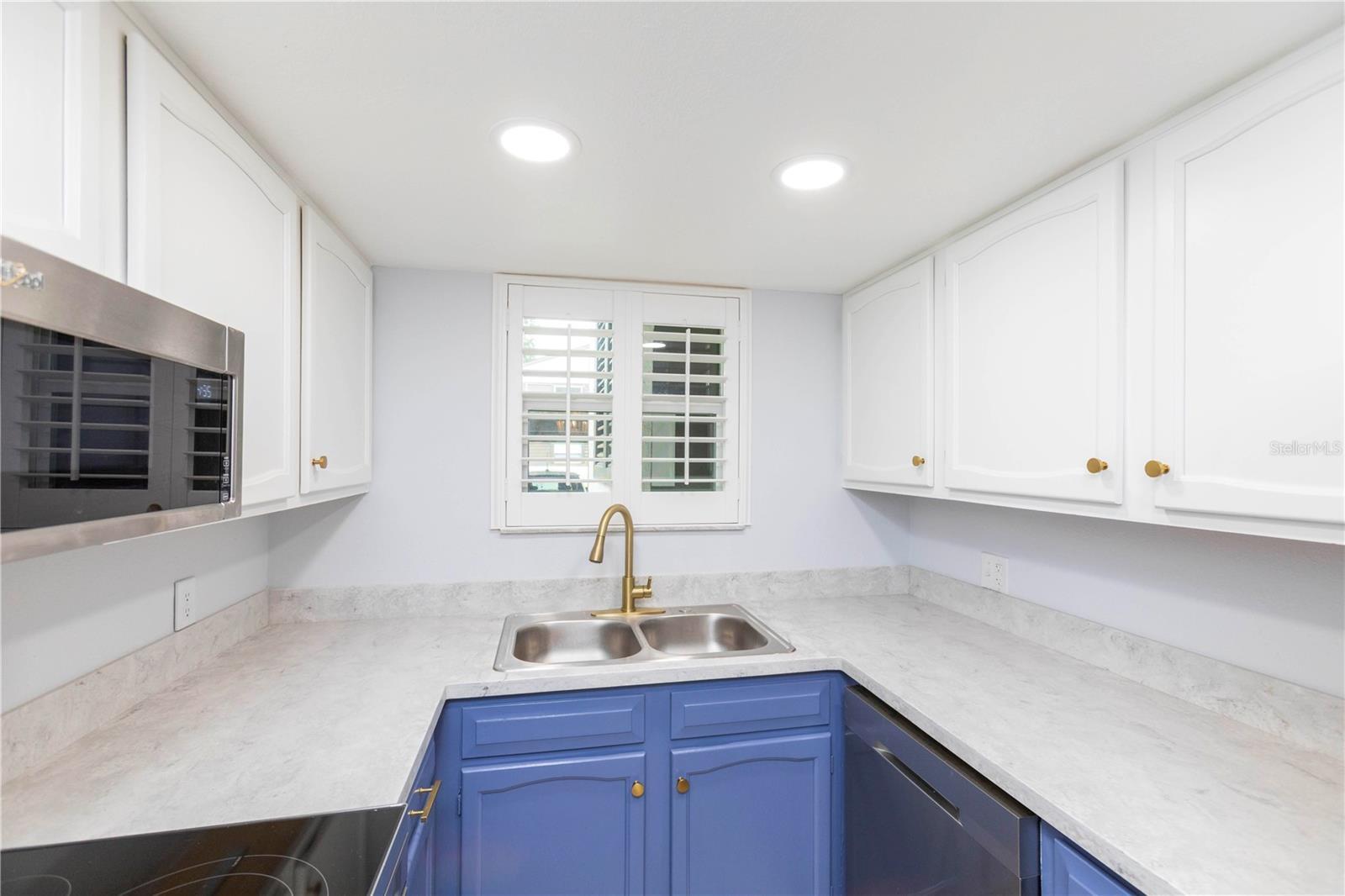 Property Photo: 4008 Passport Lane 104 FL 34653