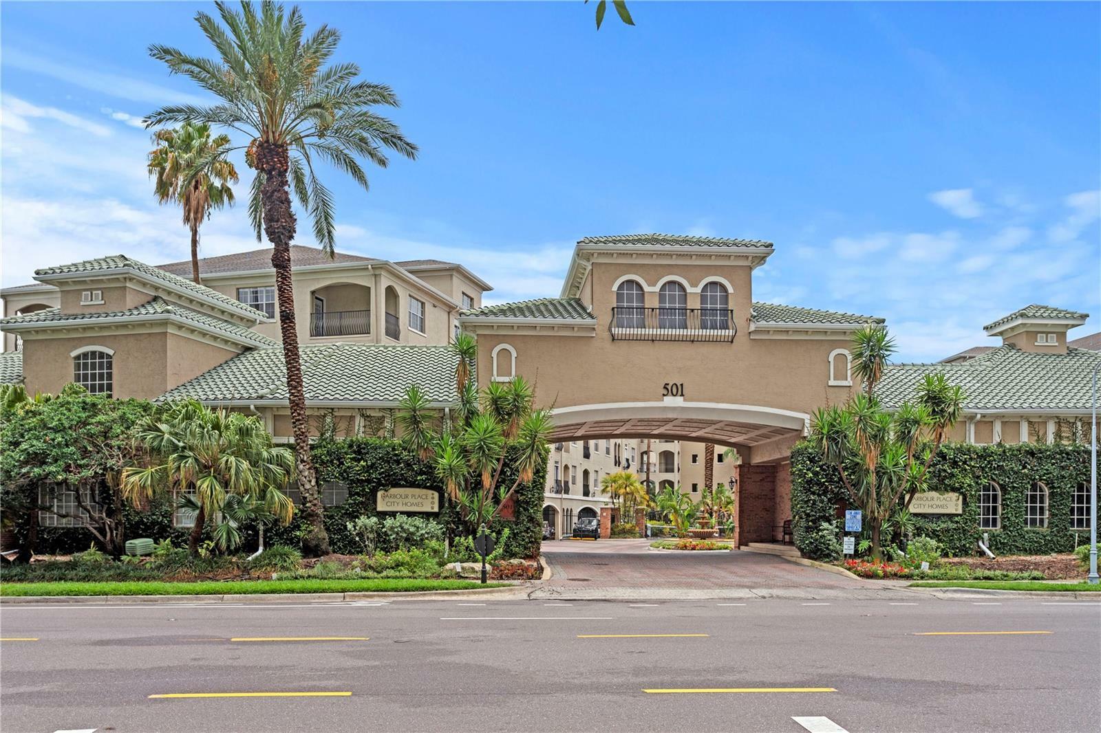 Property Photo: 501 Knights Run Avenue 5105 FL 33602
