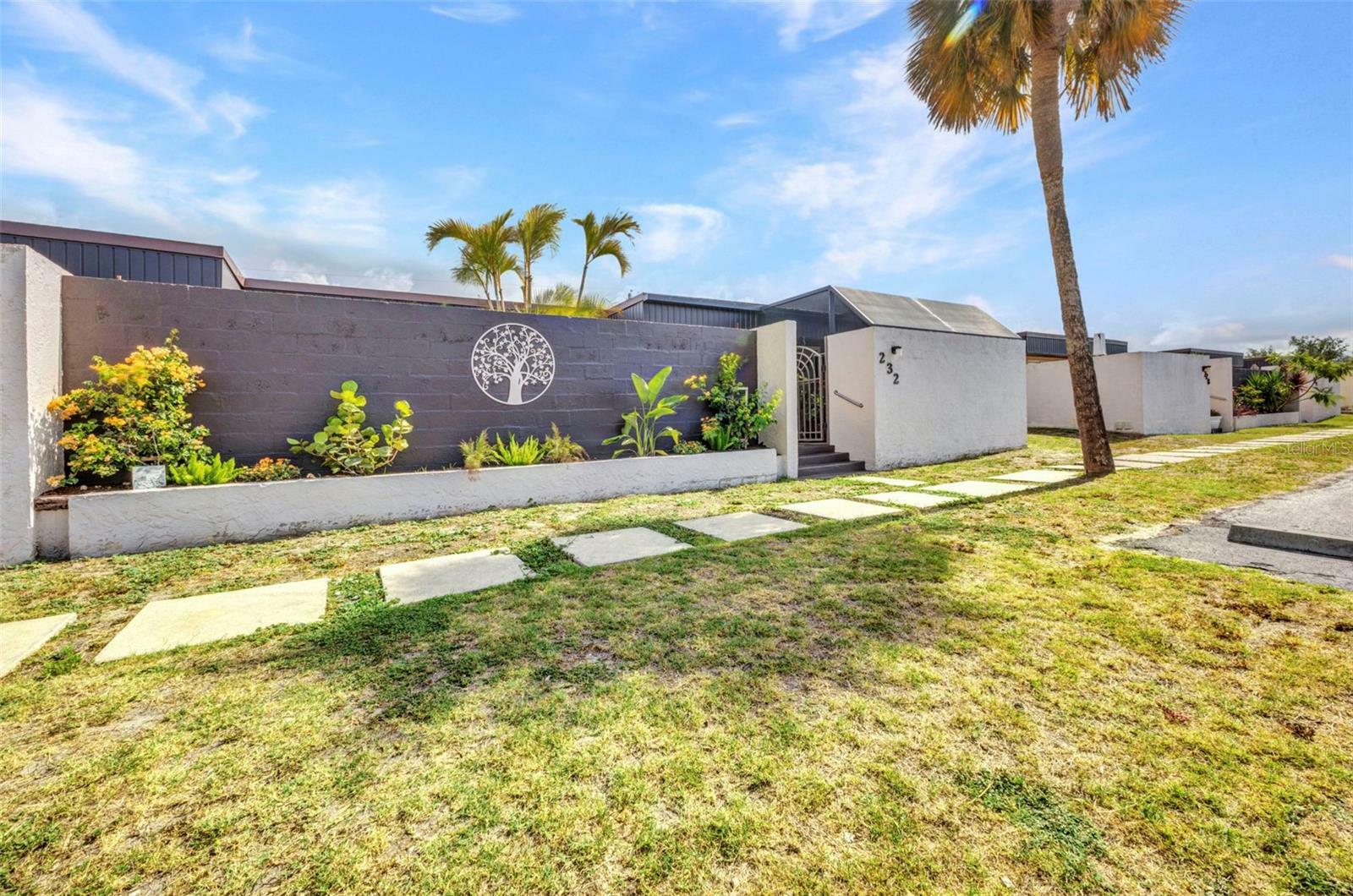 Property Photo:  232 W Henry Street  FL 33950 
