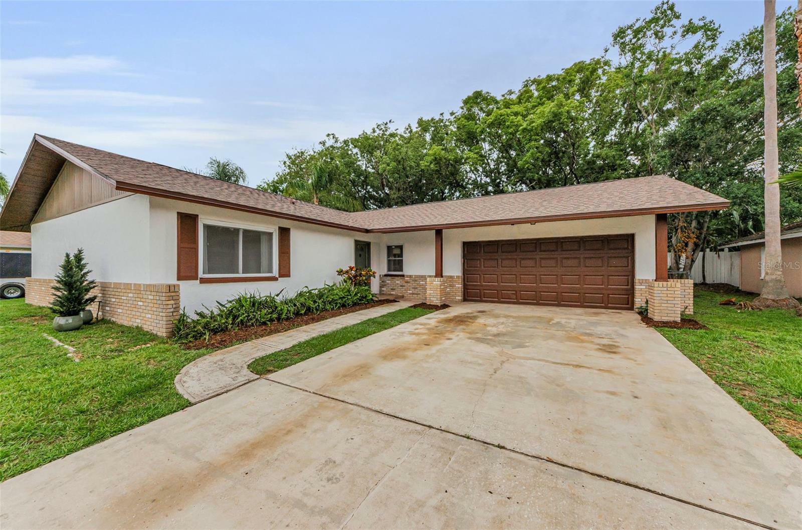 Property Photo: 1558 Cottonwood Terrace FL 34698