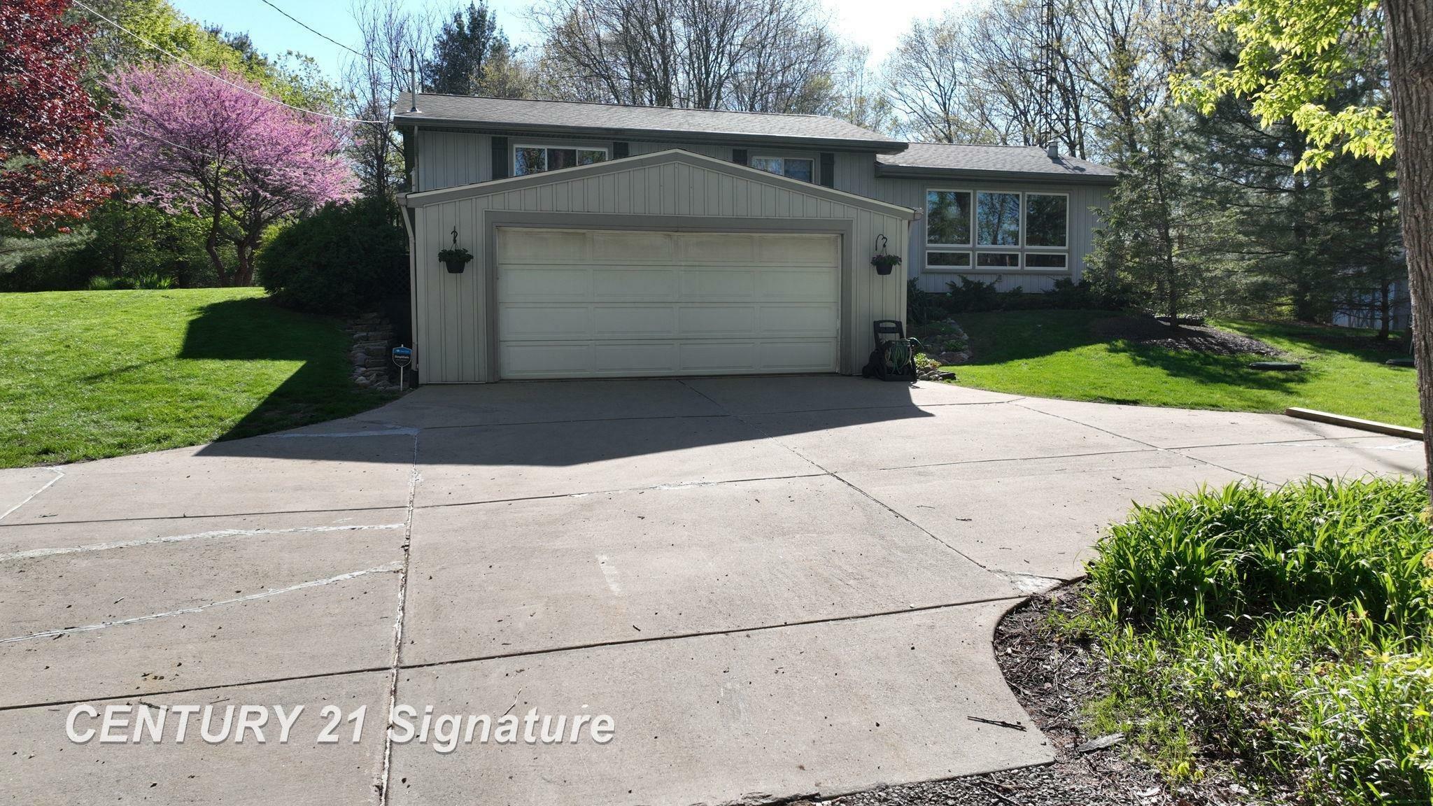Property Photo: 8285 Seymour Road MI 48433