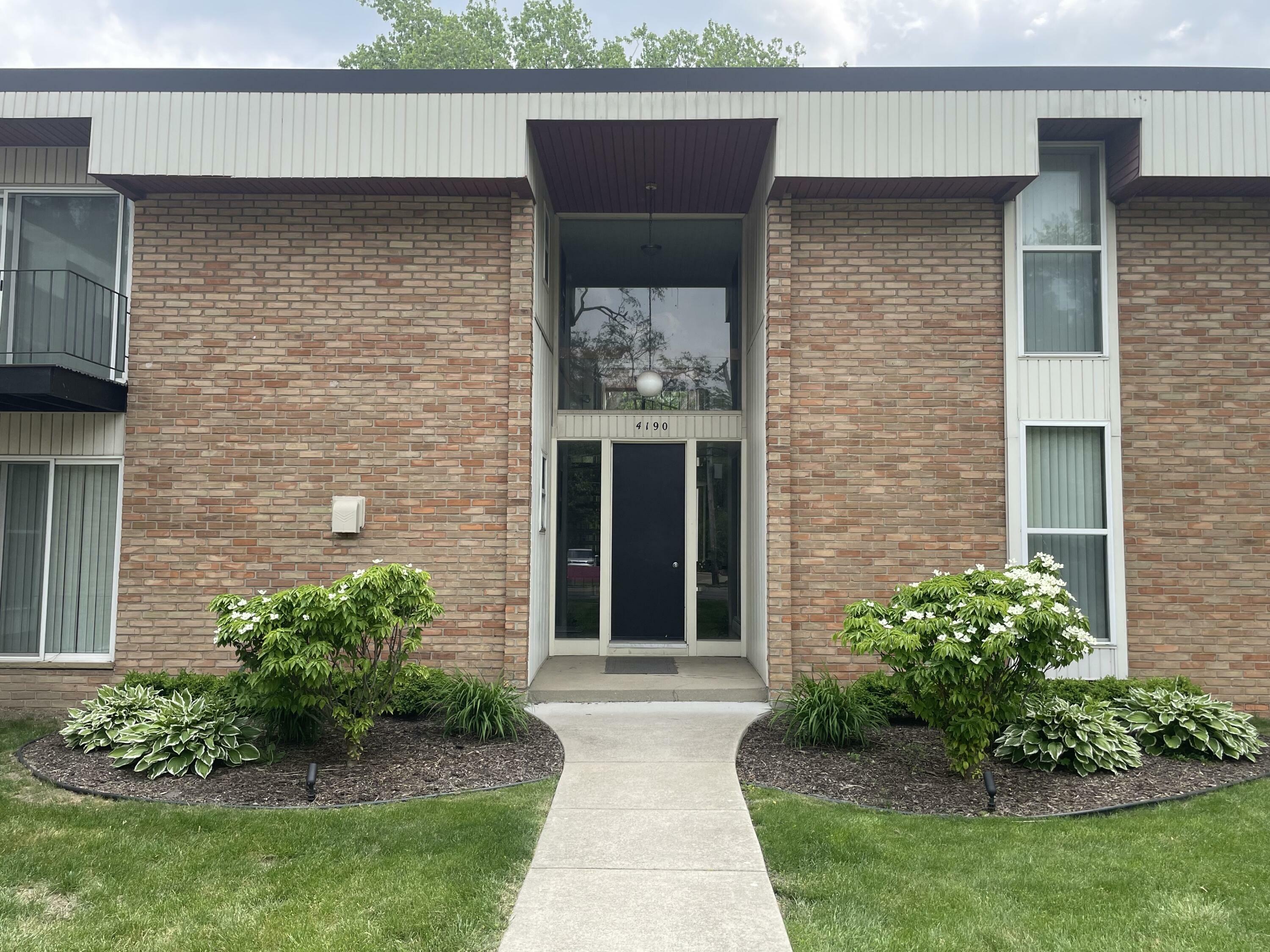 4190 Rochester Road  Royal Oak MI 48073 photo