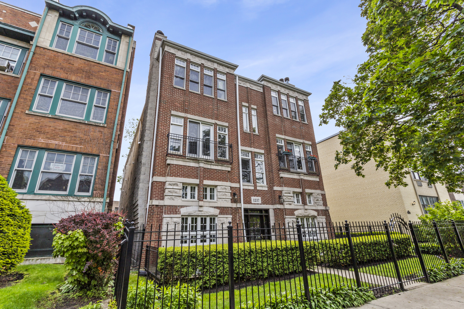 1237 W Farwell Avenue 2W  Chicago IL 60626 photo