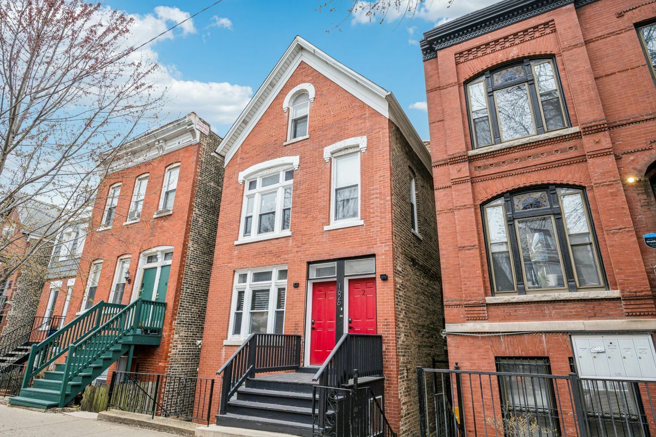 Property Photo: 1626 N Honore Street 2 IL 60622