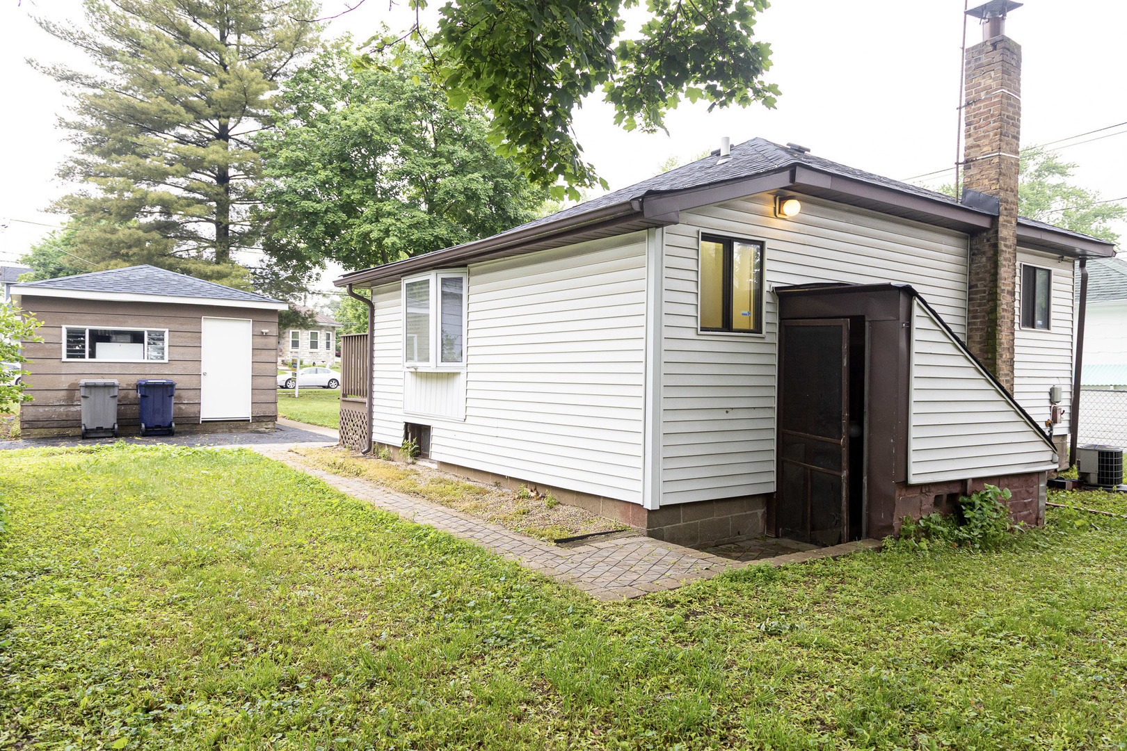 Property Photo: 359 Elm Street IL 60123
