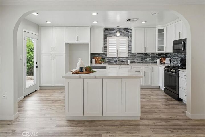 Property Photo: 11166 Amestoy Avenue CA 91344