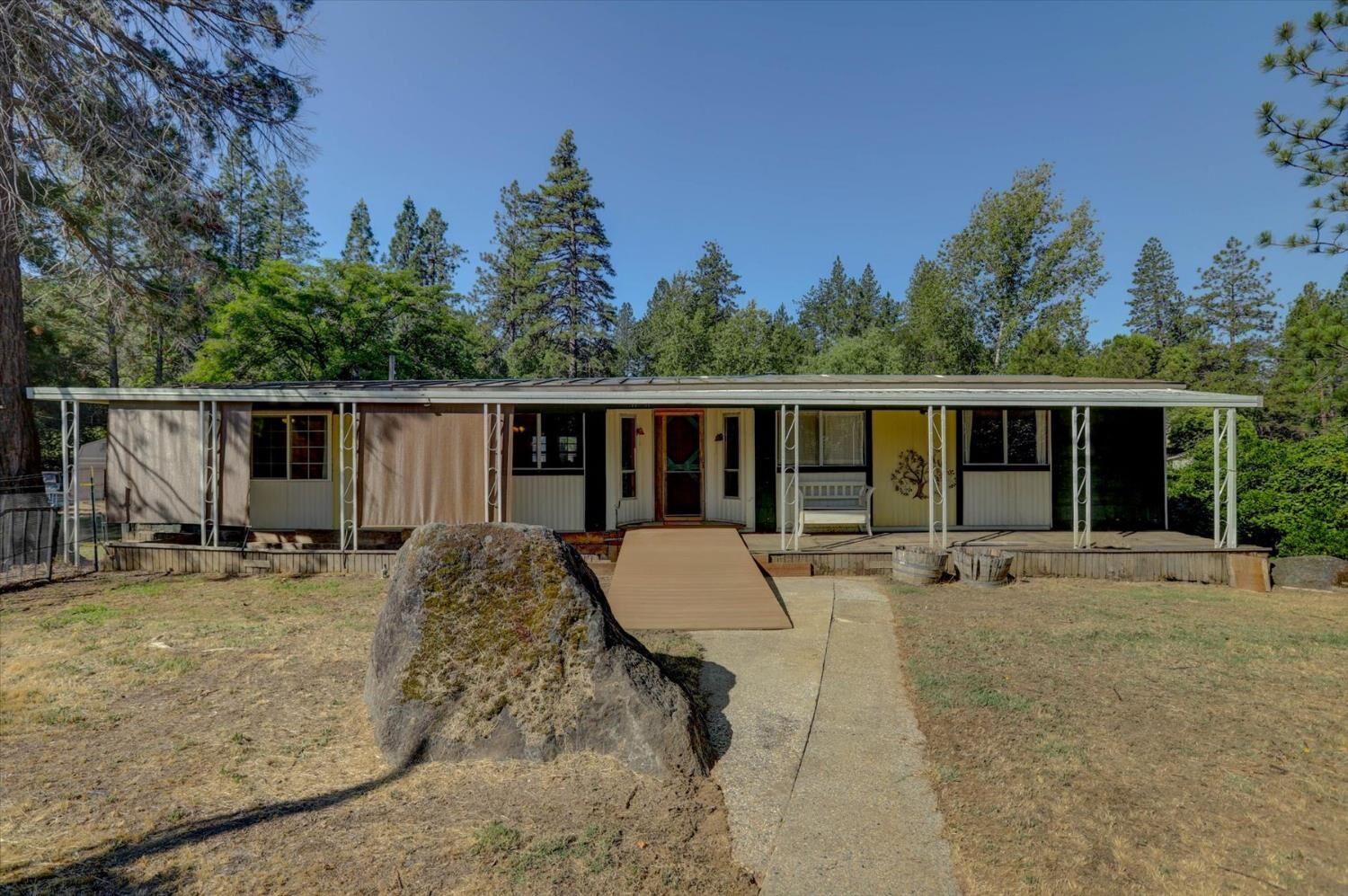 Property Photo: 14939 Stagecoach Way CA 95975