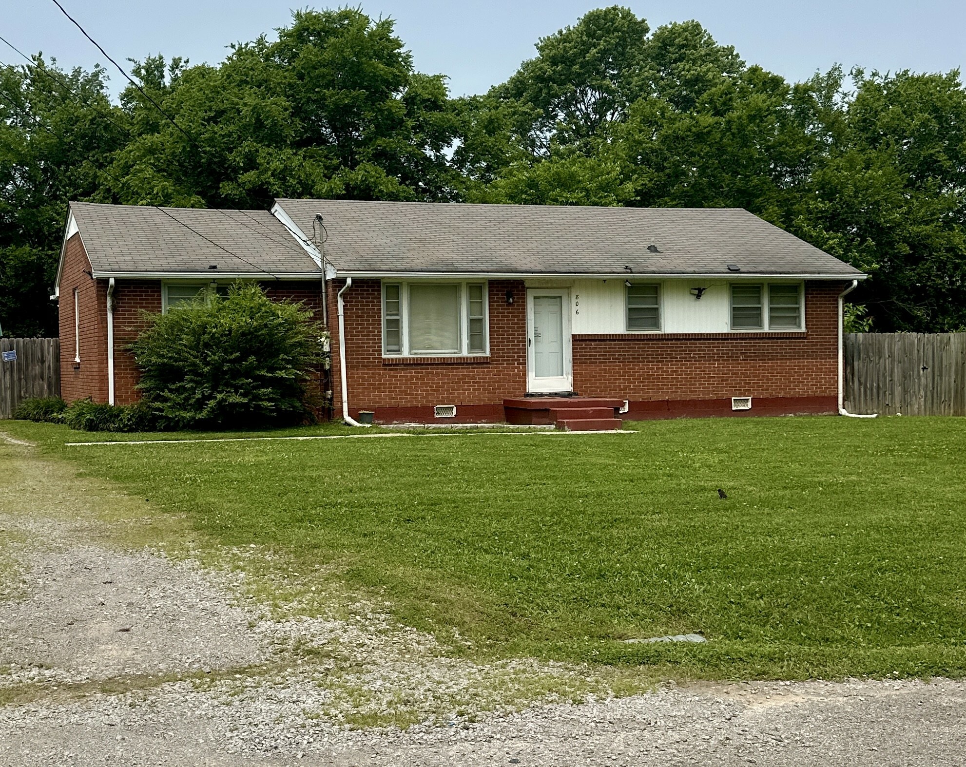 Property Photo: 806 Hunt St TN 37130