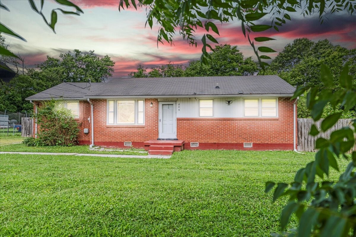 Property Photo:  806 Hunt St  TN 37130 