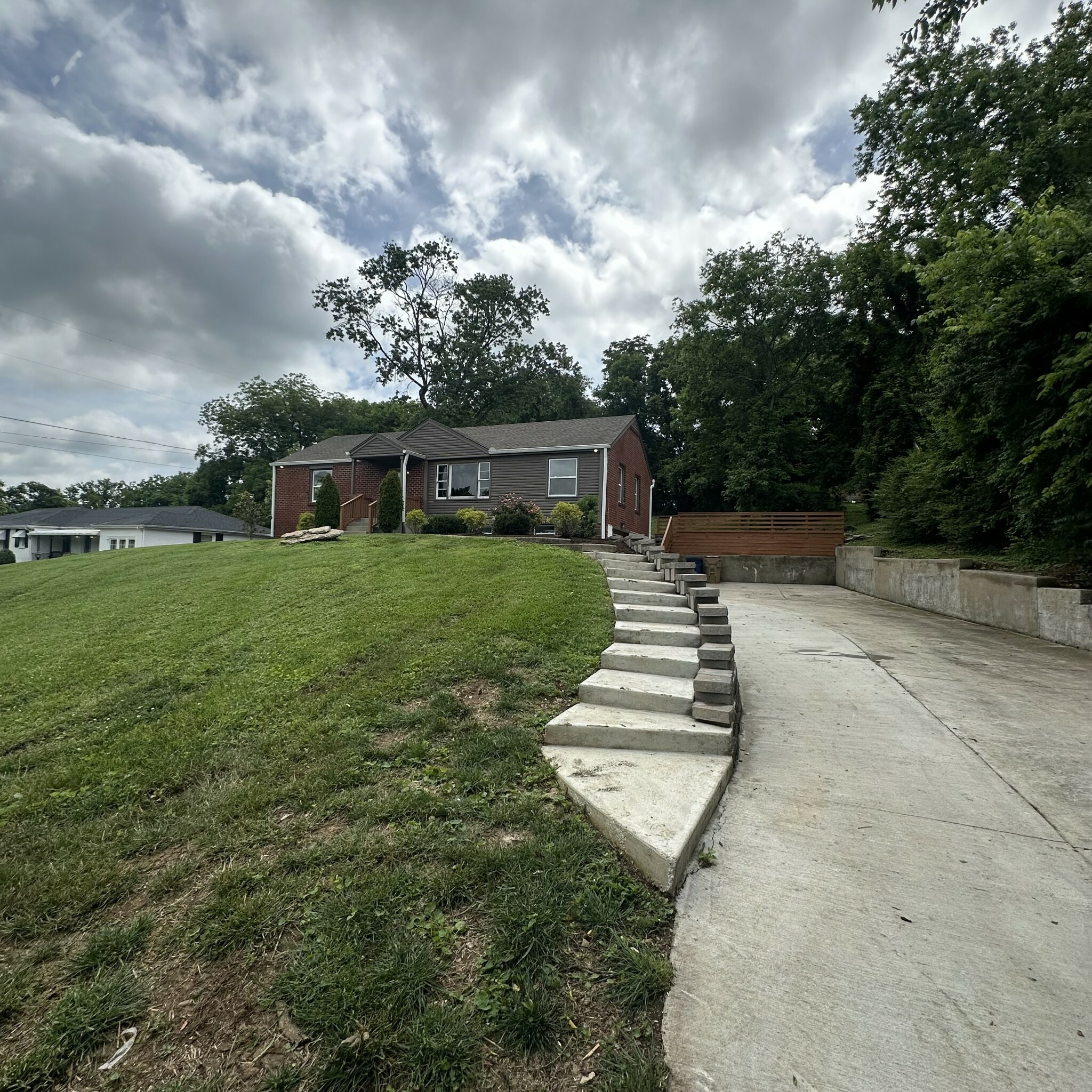 Property Photo: 712 S Dickerson Rd TN 37072
